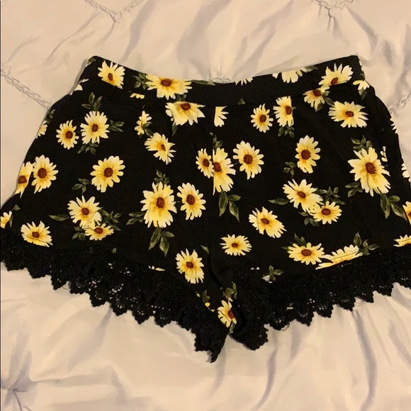 Forever 21 Pants - Shorts Forever 21 Pants - Shorts